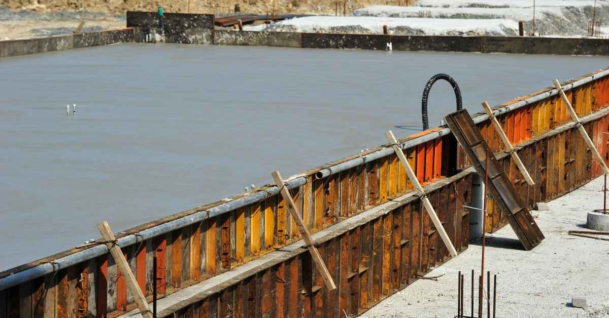 Manfaat Melakukan Curing Beton & Ragam Metodenya KPS Steel distributor besi jakarta