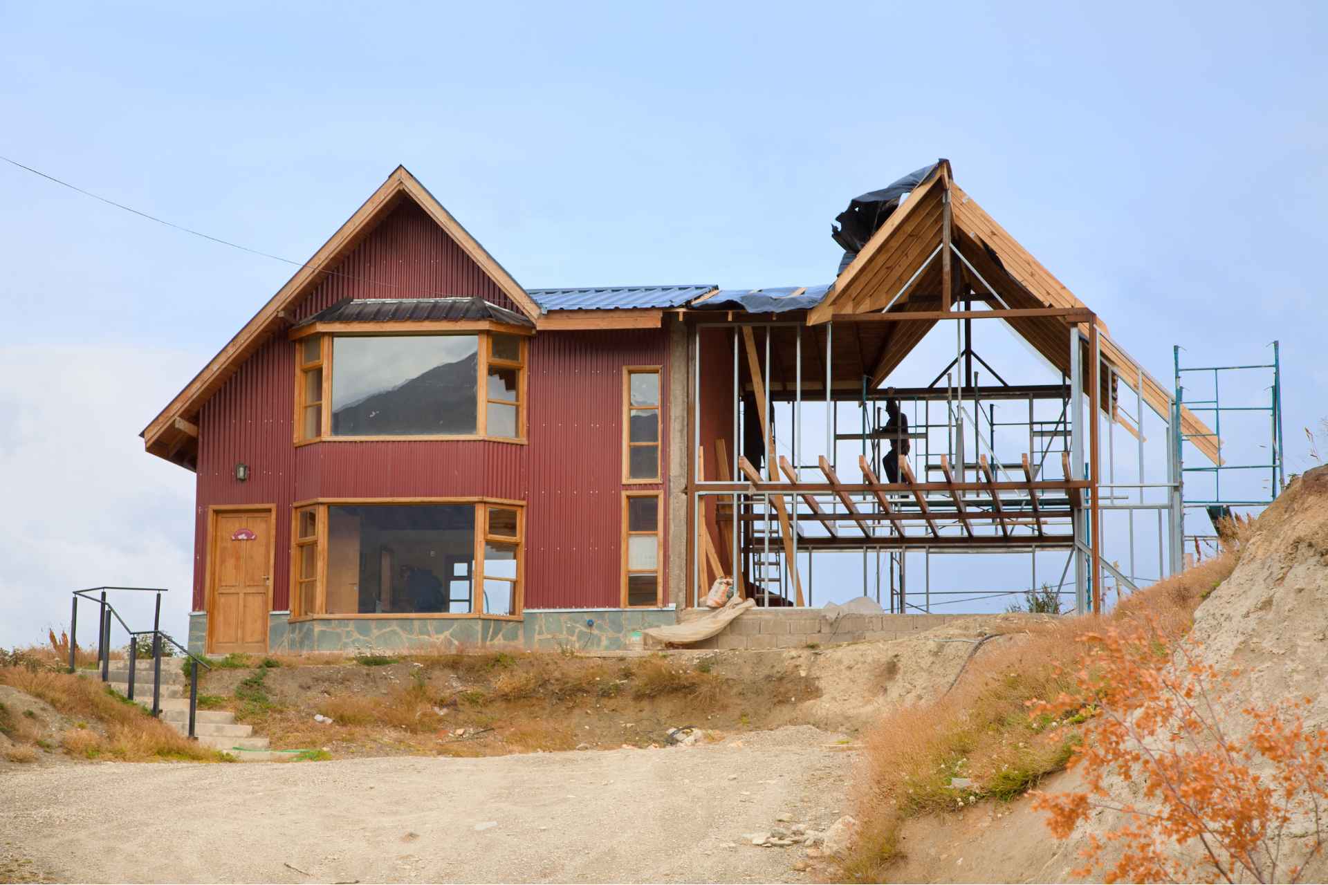 besi bangunan pada pembuatan sebuah rumah berwarna merah kps steel distributor besi jakarta